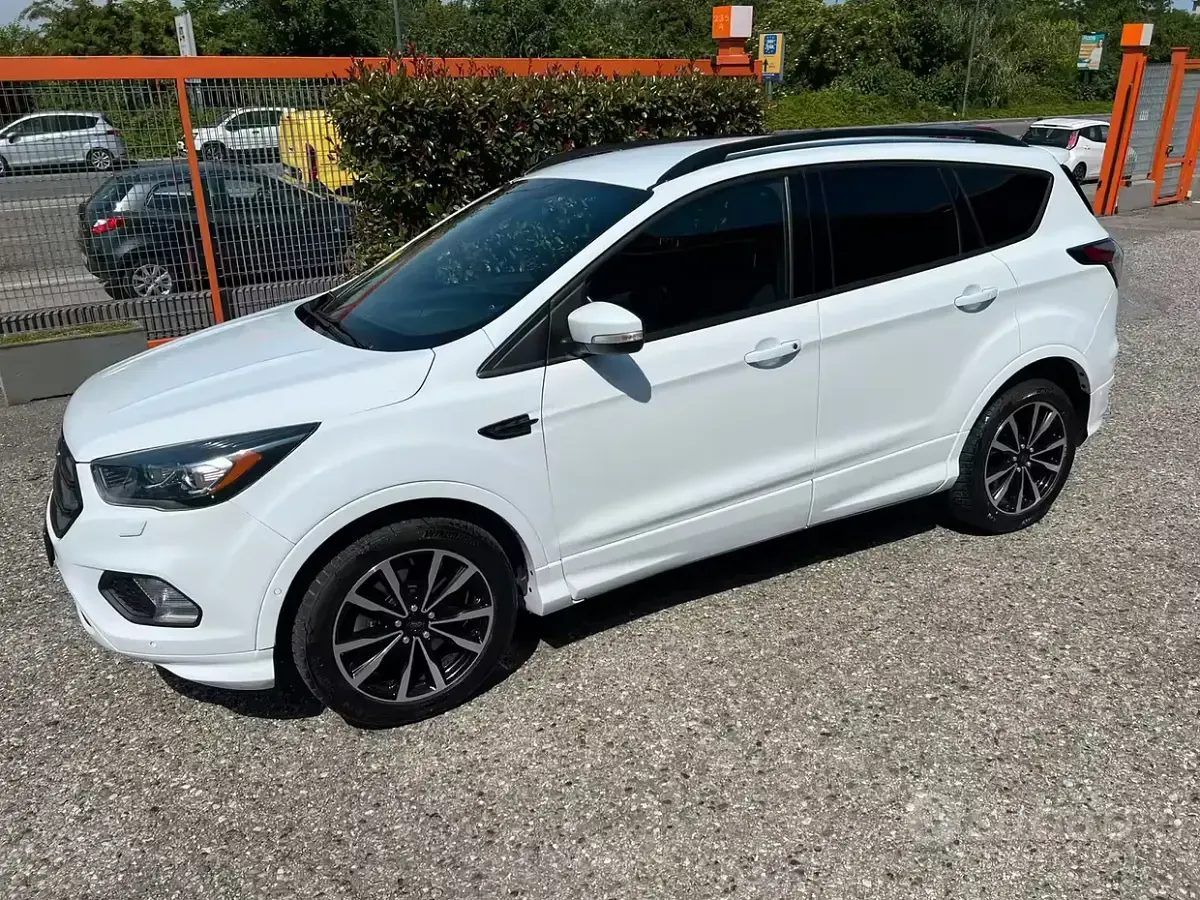 Usata Ford Kuga ST-Line 120 CV (88 kW) 2017 Bianco SUV