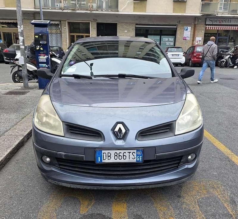 Usata Renault Clio II 75 CV (55 kW) 2006 Grigio Berlina