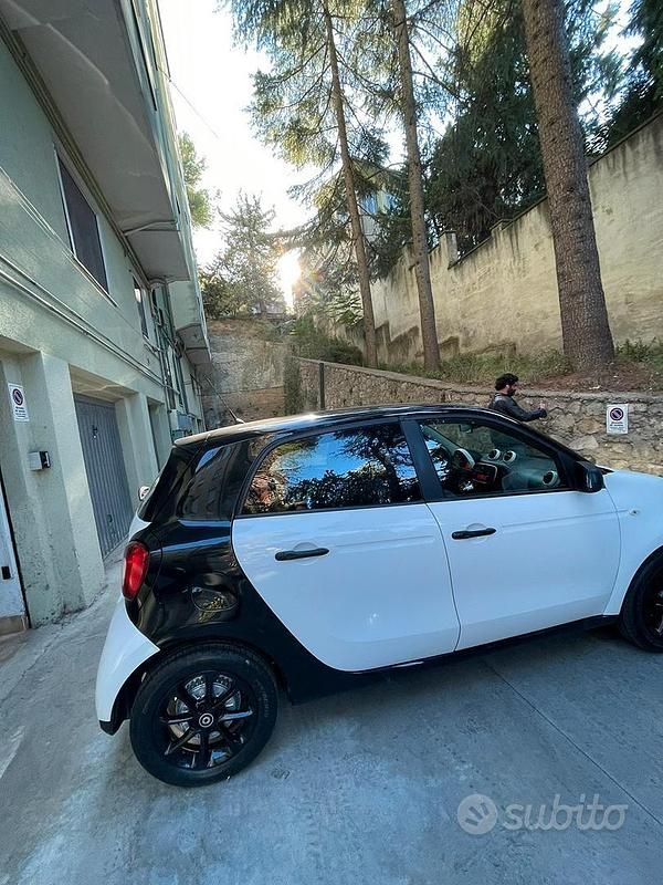 Usata Smart ForFour 64 CV (47 kW) 2017 Bianco Utilitaria