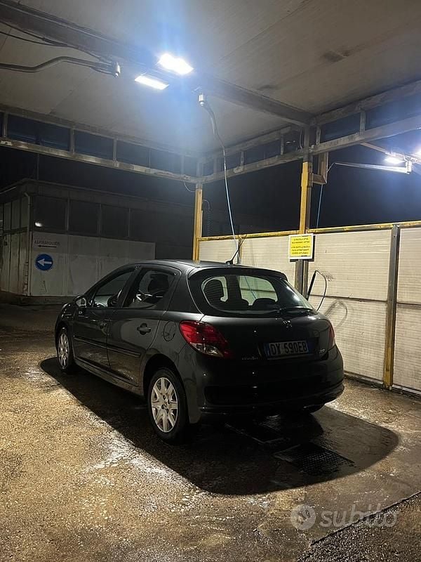 Usata Peugeot 207 88 CV (64 kW) 2009 Grigio Utilitaria
