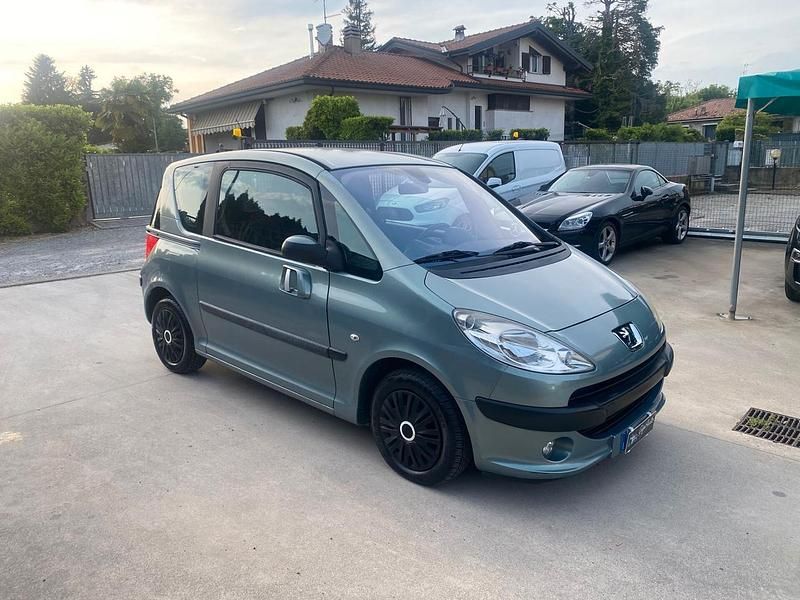 Usata Peugeot 1007 68 CV (50 kW) 2005 Grigio Monovolume
