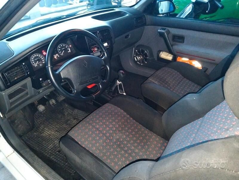 Usata Renault 19 135 CV (99 kW) 1992 Bianco Cabrio