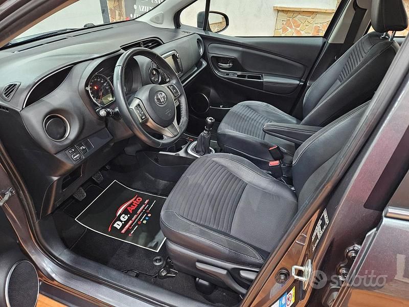 Usata Toyota Yaris Style 90 CV (66 kW) 2014 Grigio Utilitaria