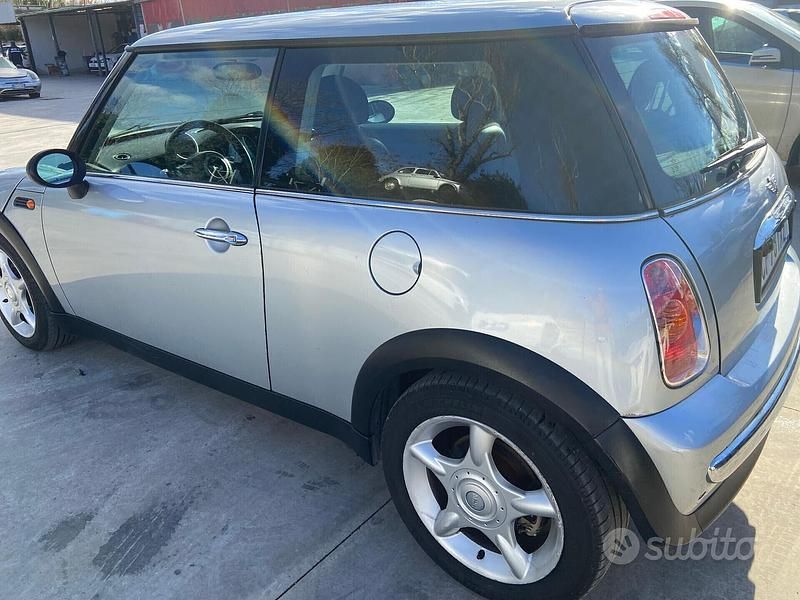 Usata Mini ONE 89 CV (65 kW) 2004 Grigio Utilitaria