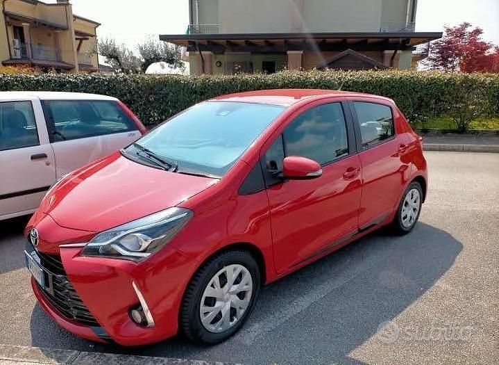 Usata Toyota Yaris 72 CV (52 kW) 2019 Rosso Berlina