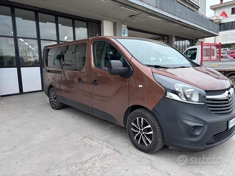 Usata Opel Vivaro 2015 Marrone Monovolume