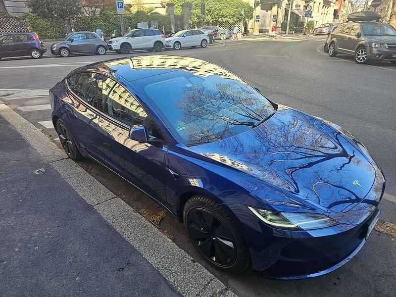Usata Tesla Model 3 RWD 235 kW (320 CV) 2024 Blu/azzurro Berlina