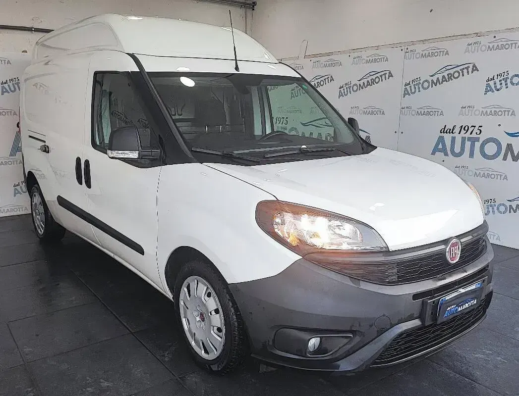 Usata Fiat Doblò 105 CV (77 kW) 2019 Bianco Monovolume