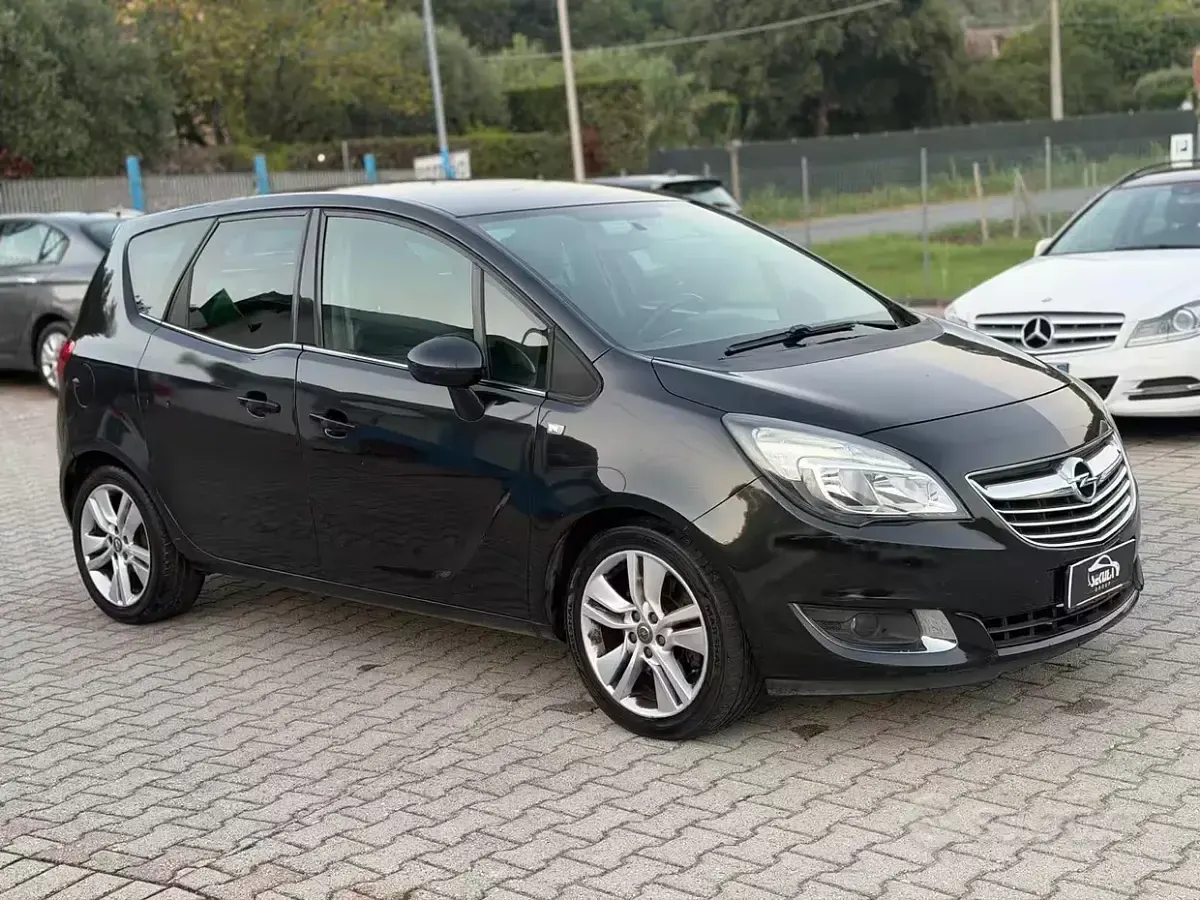 Usata Opel Meriva Design Edition 110 CV (80 kW) 2015 Nero Monovolume
