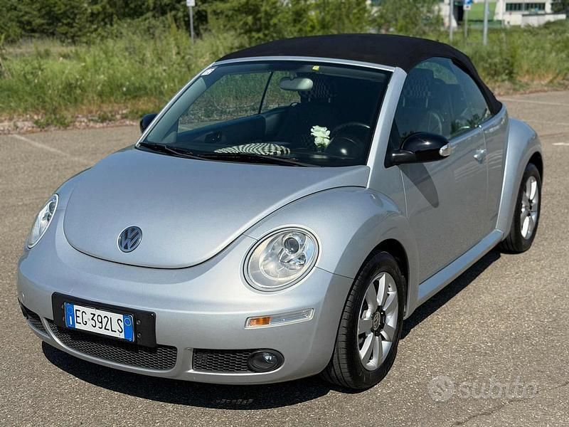 Usata VW New Beetle 105 CV (77 kW) 2008 Grigio Utilitaria