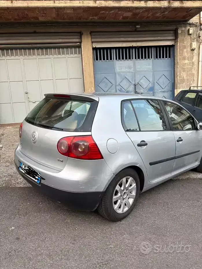 Usata VW Golf V 105 CV (77 kW) 2004 Grigio Utilitaria