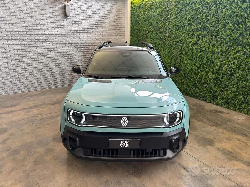 Usata Renault R4 Komfort 110 kW (150 CV) 2025 Blu Berlina