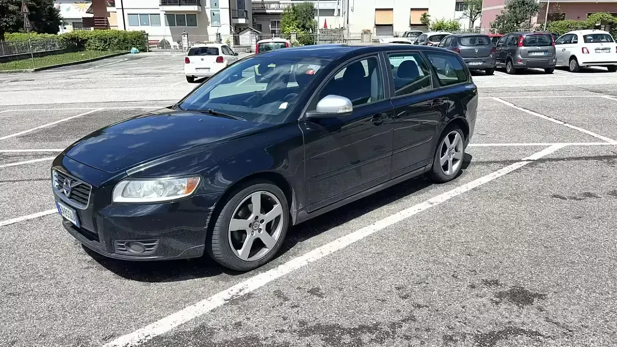 Usata Volvo V50 109 CV (80 kW) 2012 Nero Station wagon