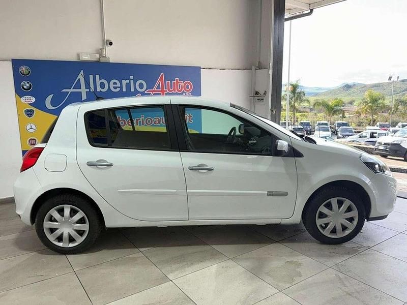 Usata Renault Clio II 75 CV (55 kW) 2011 Bianco Berlina
