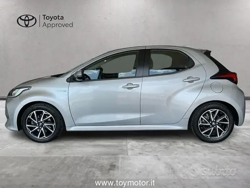 Usata Toyota Yaris Hybrid Trend 116 CV (85 kW) 2020 Grigio Berlina