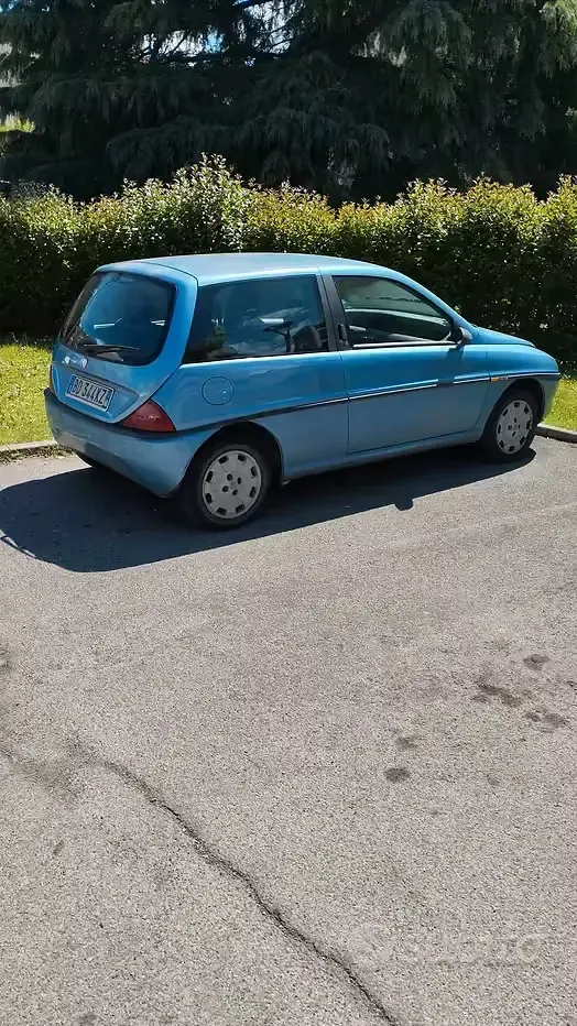 Usata Lancia Ypsilon 60 CV (44 kW) 1999 Blu Utilitaria