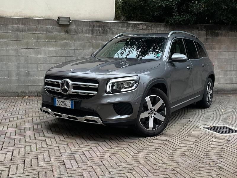 Usata Mercedes GLB200 Premium 163 CV (119 kW) 2020 Grigio SUV