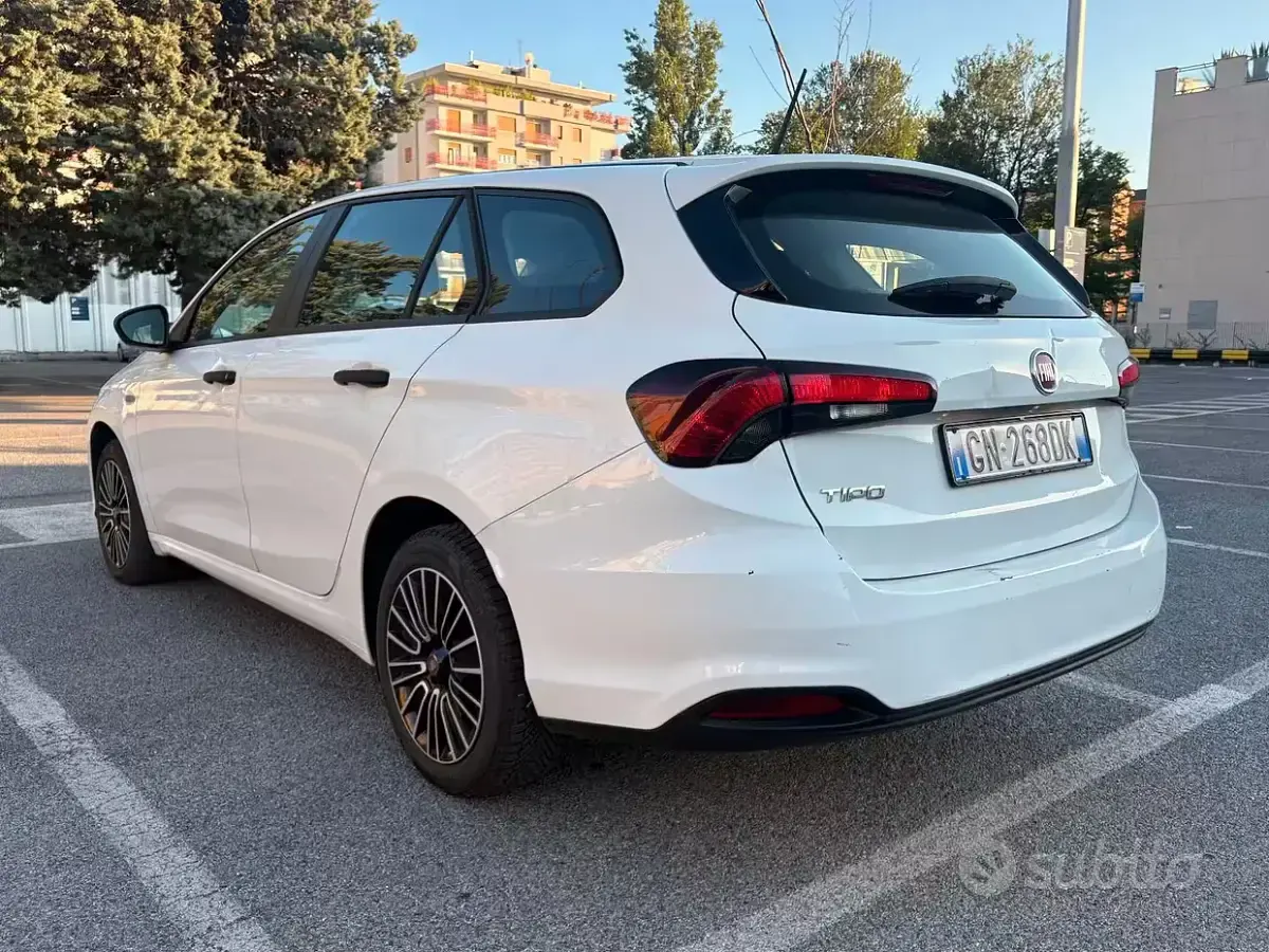 Usata Fiat Tipo 131 CV (96 kW) 2023 Bianco Station wagon