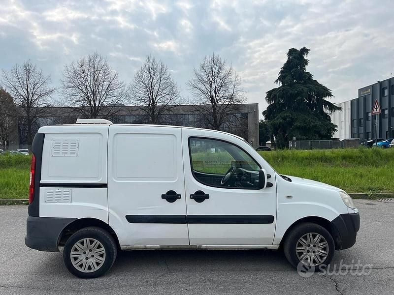 Usata Fiat Doblò 103 CV (75 kW) 2009 Bianco Monovolume