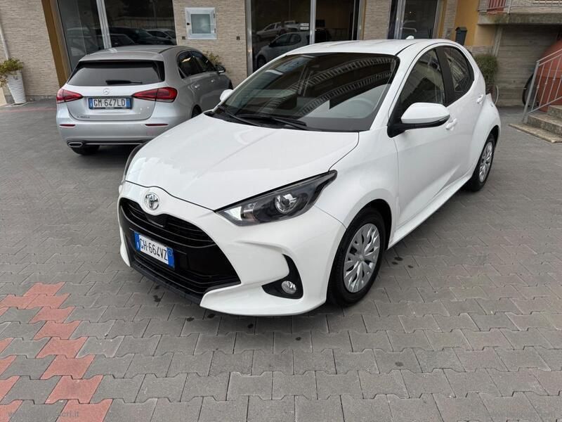 Usata Toyota Yaris Trend 72 CV (52 kW) 2022 Bianco Berlina