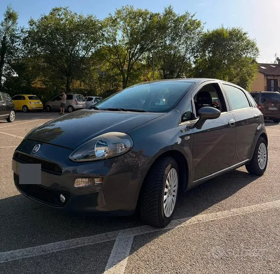 Usata Fiat Grande Punto Easy 77 CV (56 kW) 2015 Grigio Utilitaria