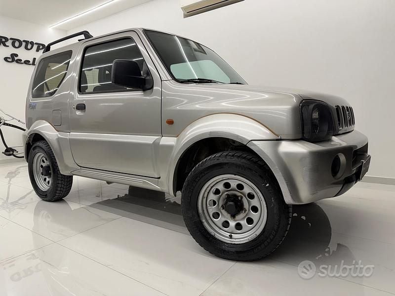Usata Suzuki Jimny 86 CV (63 kW) 2005 Grigio SUV