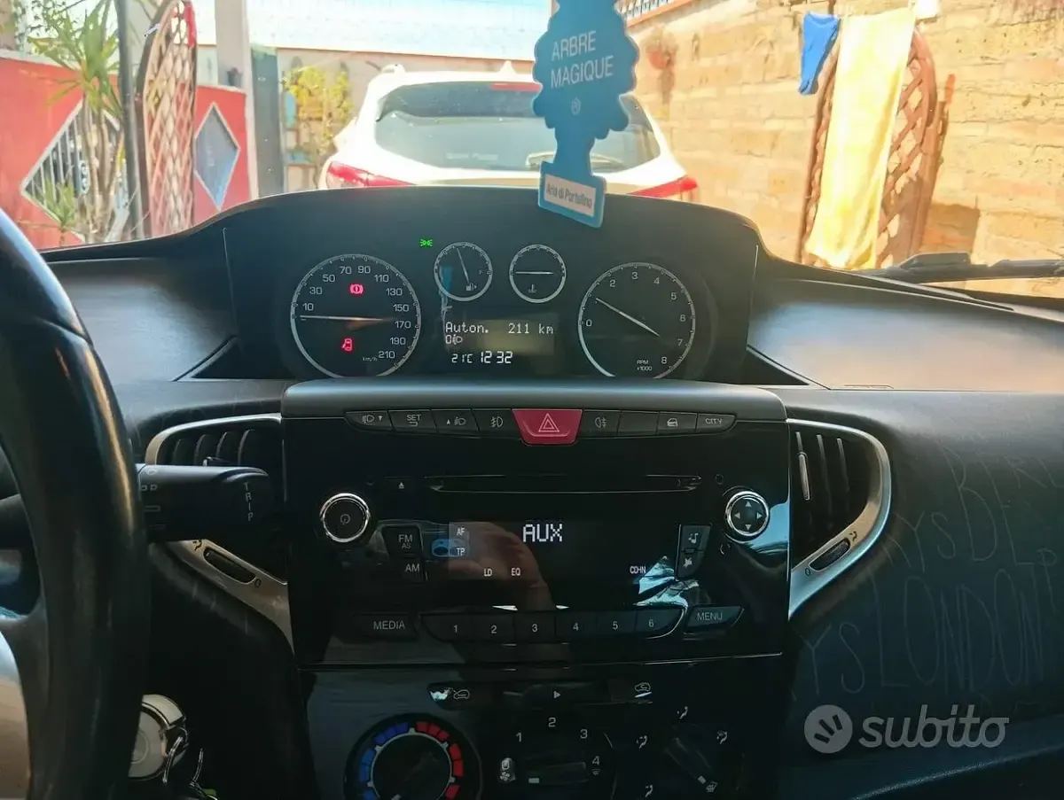 Usata Lancia Ypsilon 60 CV (44 kW) 2013 Bianco Utilitaria
