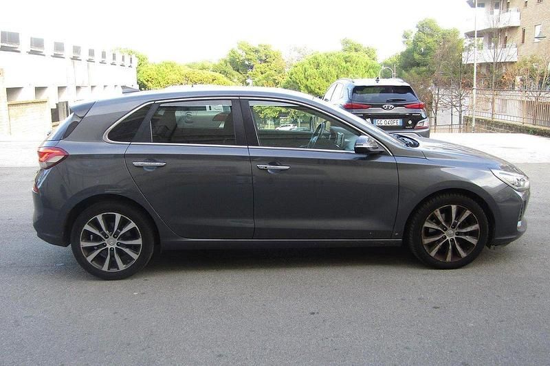 Usata Hyundai i30 GO! 110 CV (80 kW) 2016 Bianco Berlina