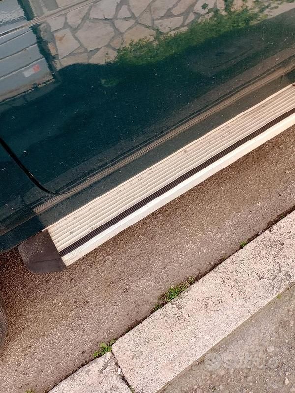 Usata Lada niva 81 CV (59 kW) 2006 Verde SUV