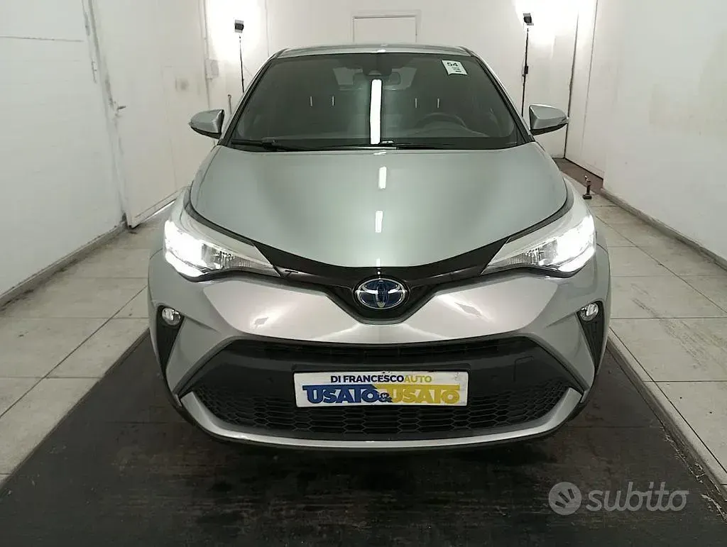 Usata Toyota C-HR Business Edition 152 CV (111 kW) 2024 Grigio metallizzato SUV