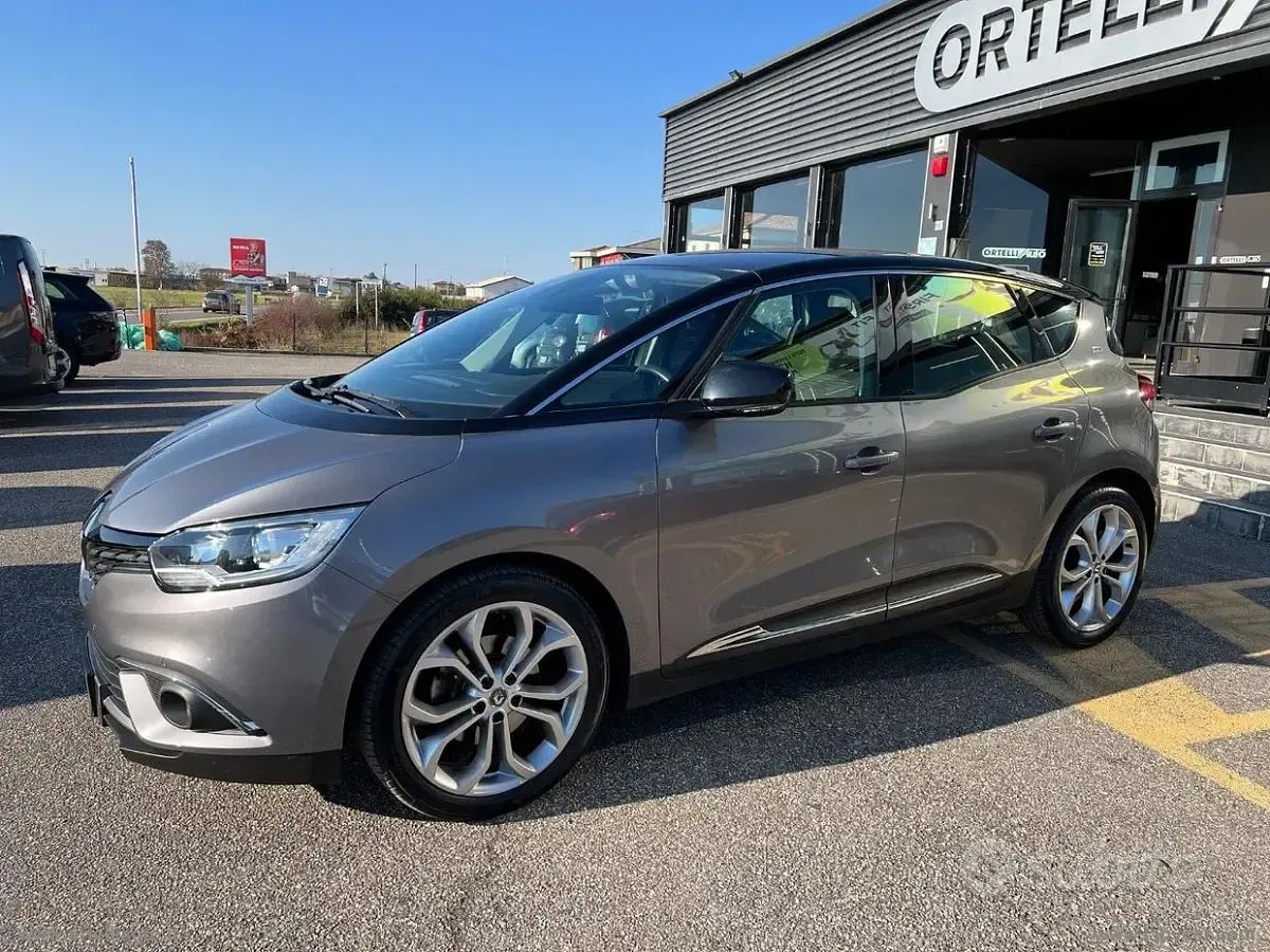 Usata Renault Scénic 110 CV (80 kW) 2018 Grigio Monovolume
