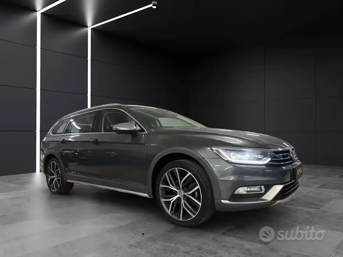 Usata VW Passat 190 CV (139 kW) 2017 Grigio Station wagon