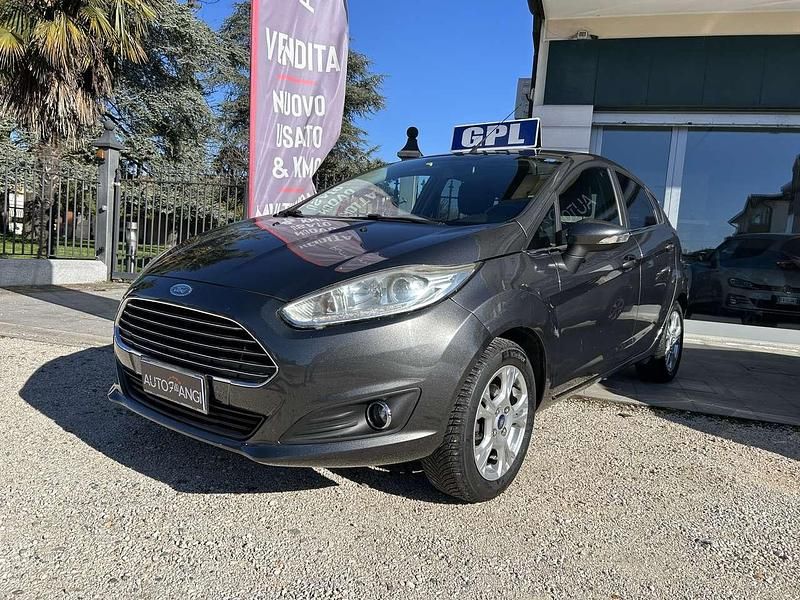 Usata Ford Fiesta Titanium 92 CV (67 kW) 2016 Grigio Berlina