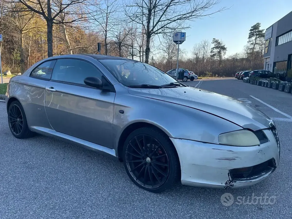 Usata Alfa Romeo GT 150 CV (110 kW) 2005 Grigio Coupé
