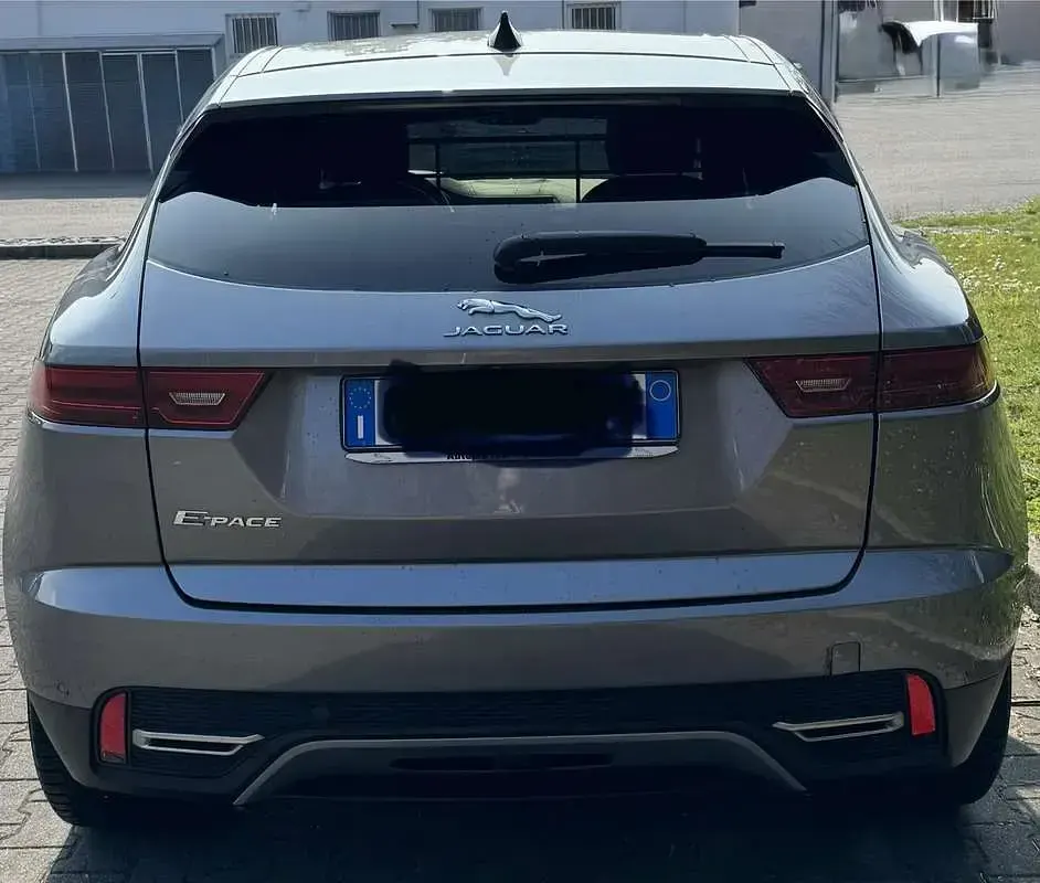 Usata Jaguar E-Pace R-Dynamic 163 CV (119 kW) 2022 Grigio SUV