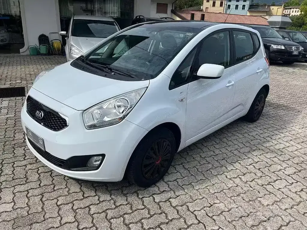 Usata Kia Venga Active 90 CV (66 kW) 2013 Bianco Utilitaria