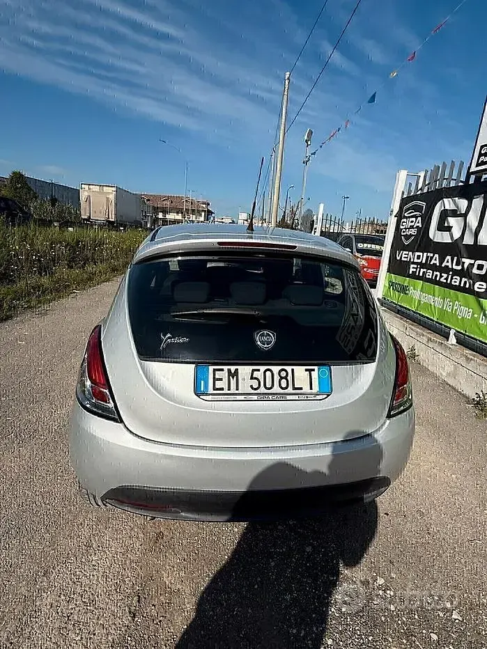 Usata Lancia Ypsilon Platinum 69 CV (50 kW) 2012 Grigio Utilitaria