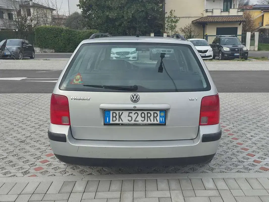 Usata VW Passat 150 CV (110 kW) 2000 Argento Station wagon