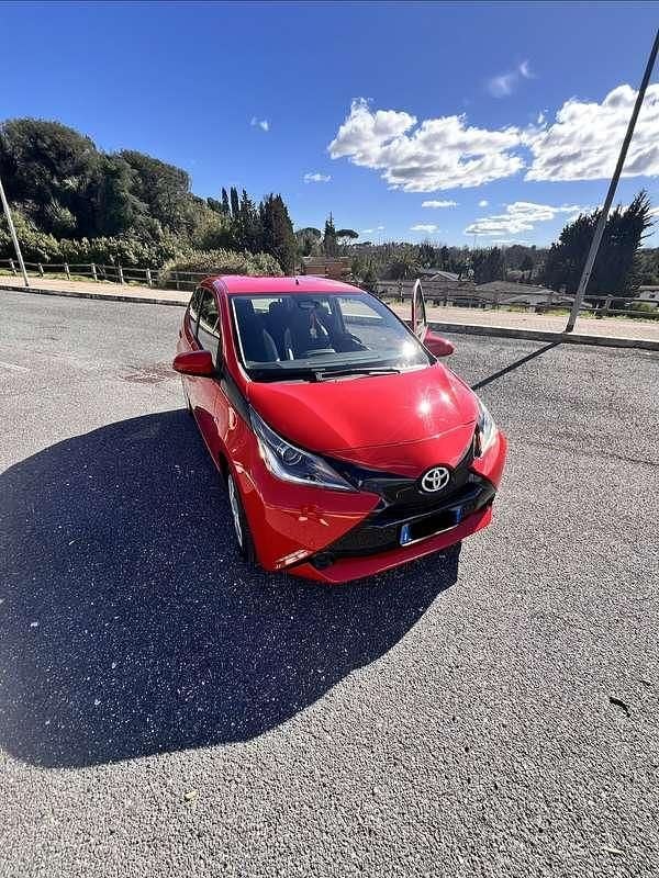 Gebraucht Toyota Aygo X-pure 69 PS (50 kW) 2016 Rot Kleinwagen