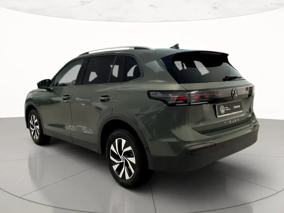 Usata VW Tiguan Life 204 CV (150 kW) 2025 Velvet green metallizzato SUV