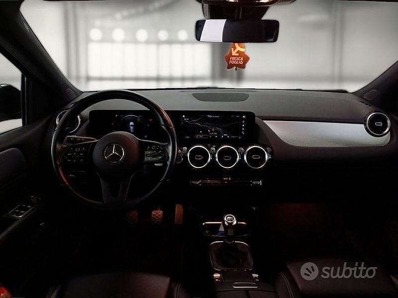 Usata Mercedes B180 Business 2021 Nero Monovolume