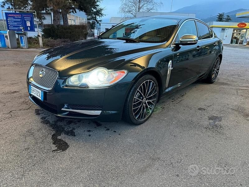 Usata Jaguar XF Premium Luxury 241 CV (177 kW) 2011 Verde Berlina