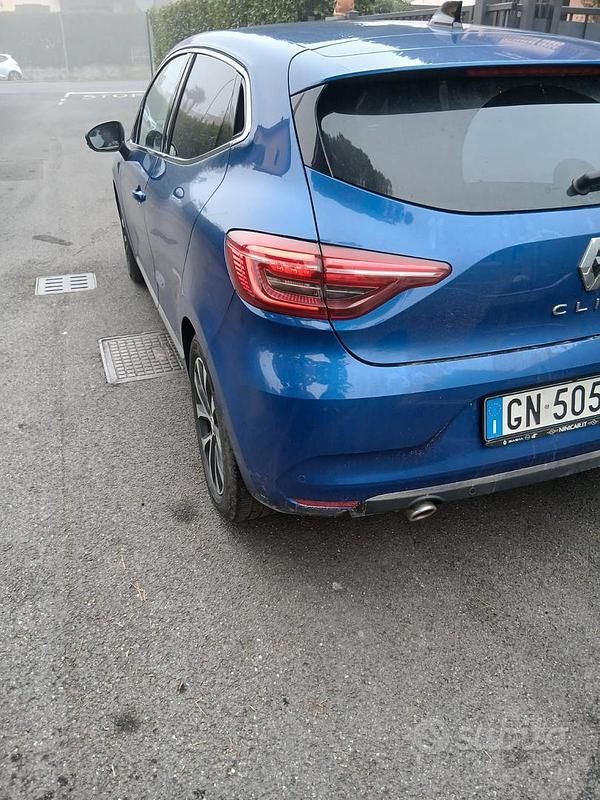 Usata Renault Clio V Intens 101 CV (74 kW) 2023 Blu Berlina
