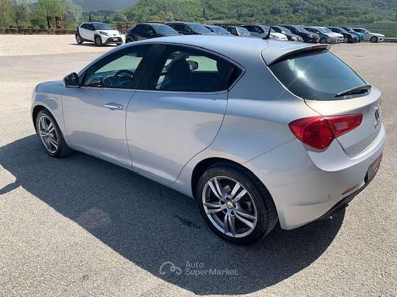 Usata Alfa Romeo Giulietta Distinctive 105 CV (77 kW) 2014 Argento Utilitaria