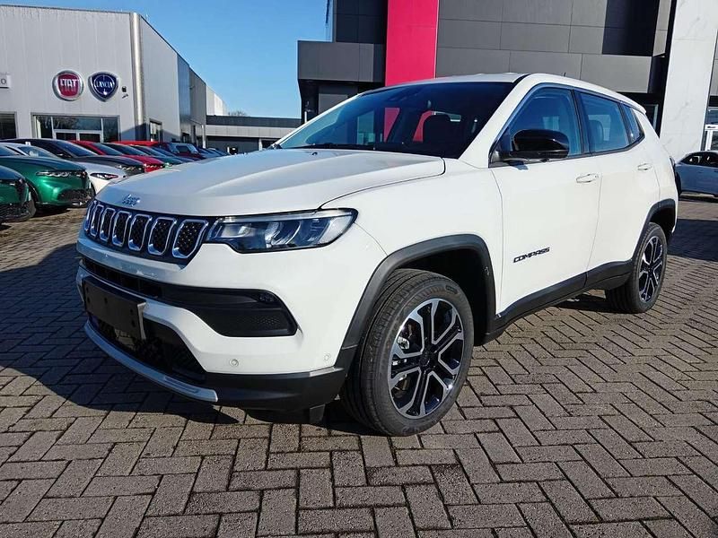 Bianco Nuova 2025 Jeep Compass Altitude SUV | 31.900 € - Immagine 1/4