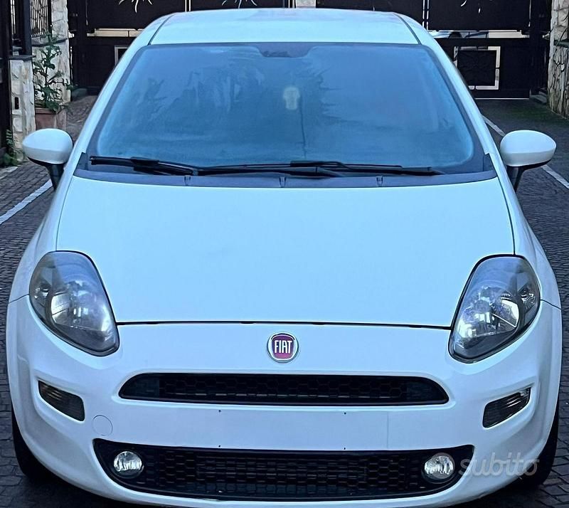 Bianco Usata 2015 Fiat Punto Due volumi | 3799 € - Immagine 1/4
