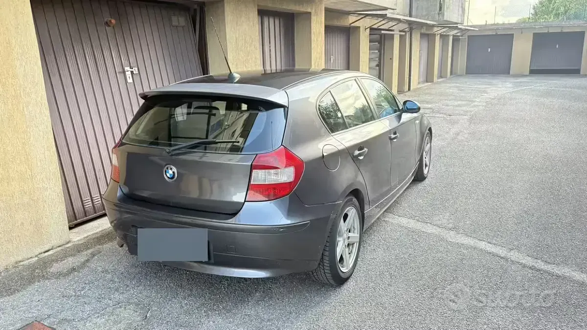 Usata BMW 118 Efficient Dynamics 122 CV (89 kW) 2005 Grigio Utilitaria