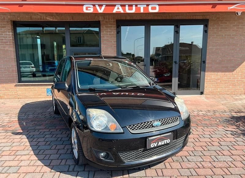 Usata Ford Fiesta 68 CV (50 kW) 2008 Nero Utilitaria