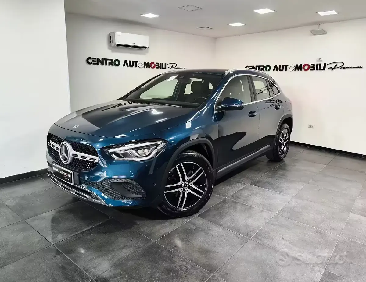 Usata Mercedes GLA200 150 CV (110 kW) 2022 Bluazzurro SUV
