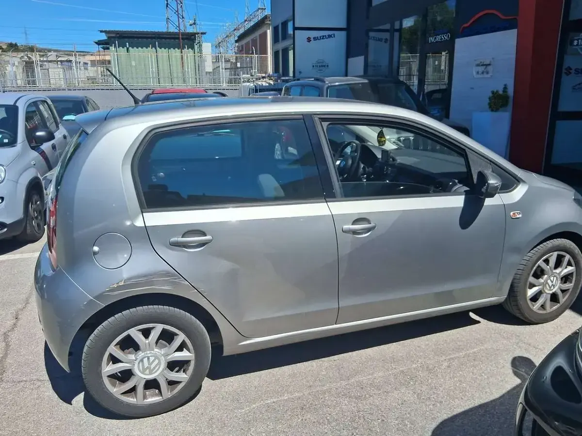 Usata VW up! Highline 68 CV (50 kW) 2016 Grigio Utilitaria